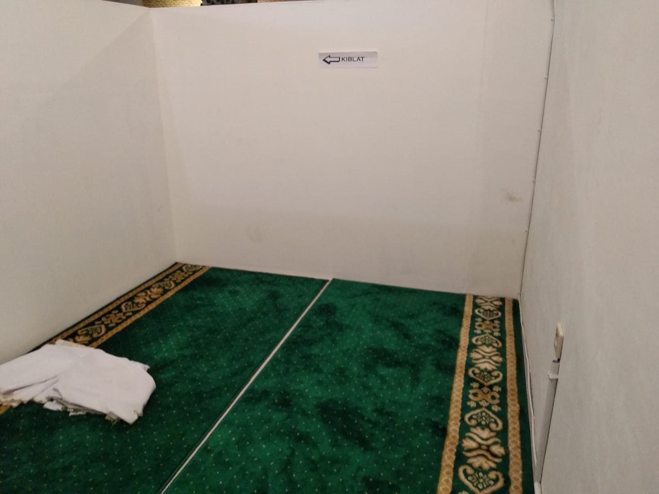 musholla di mr mac lantai dua 